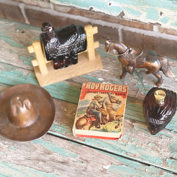 Assorted vintage western items